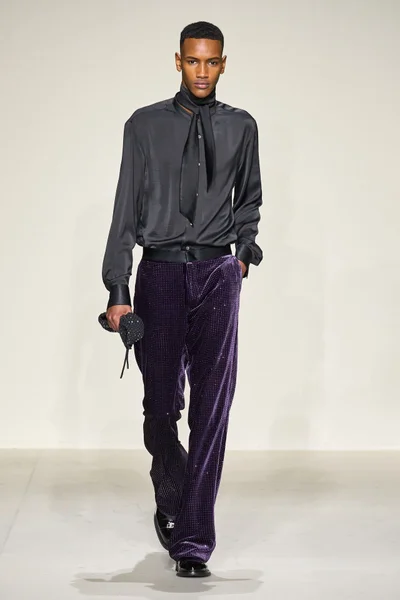 Look 99